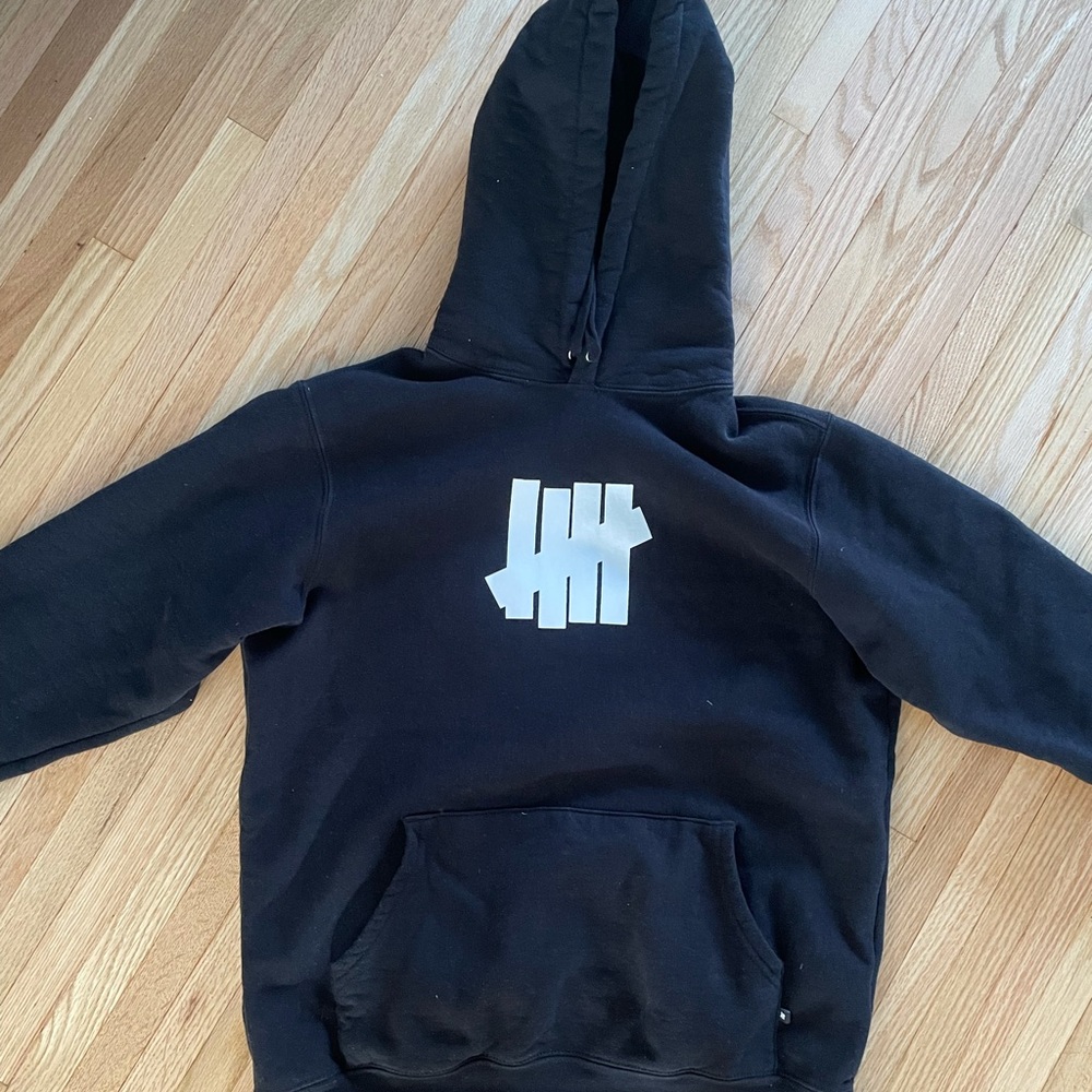 Undefeated Hoodie Five Strike Logo Black Medium